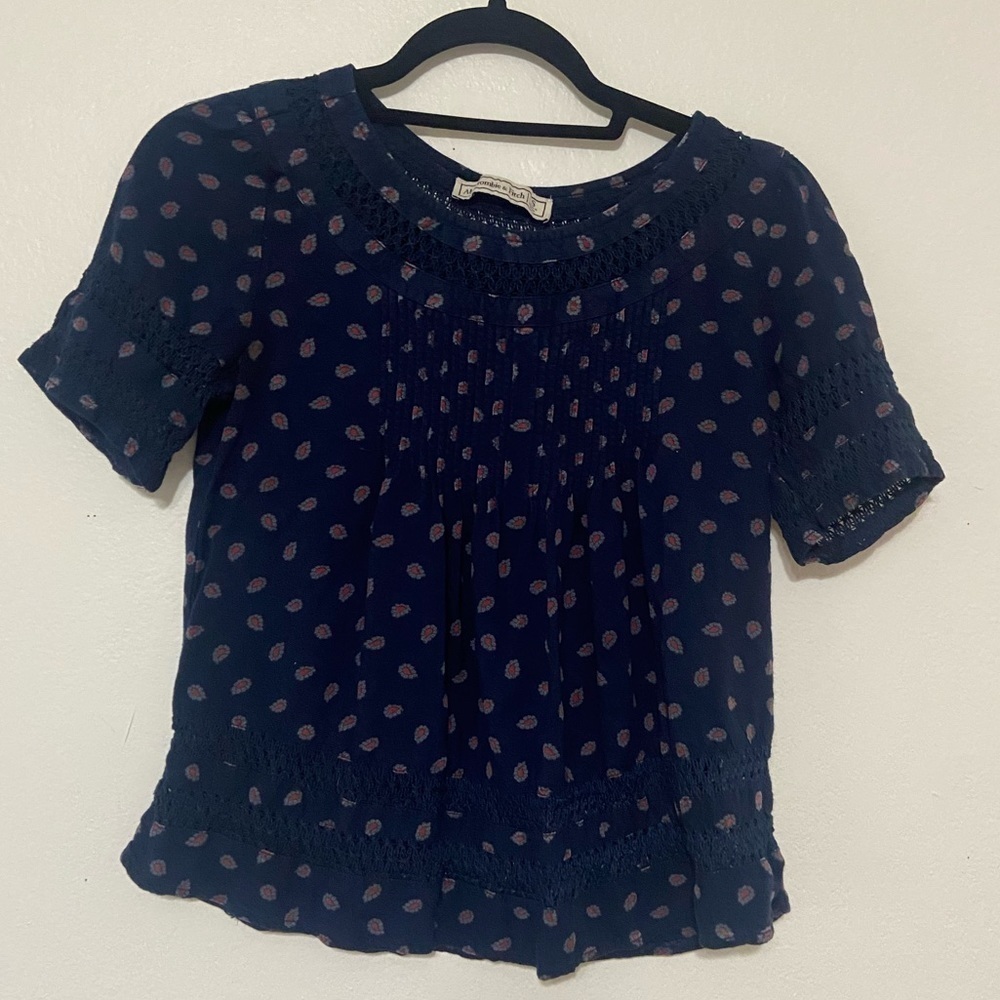 Abercrombie & Fitch women's S smocked front ruffle bottom printed blouse EUC